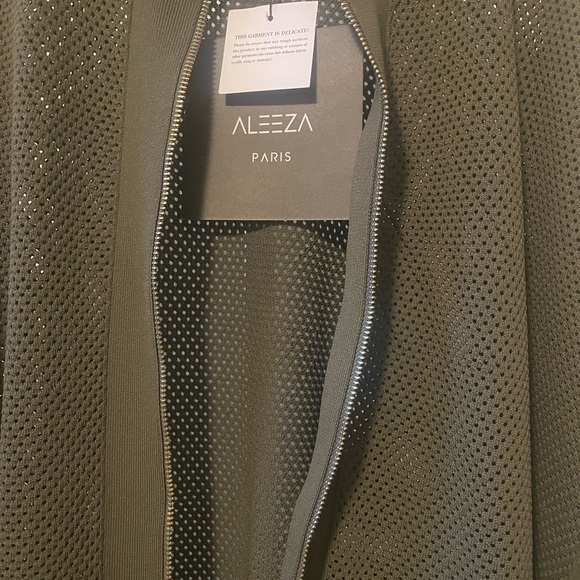 ALEEZA PARIS OLIVE GREEN ZIP UP LONG SWEATER SIZE XL - Picture 7 of 9